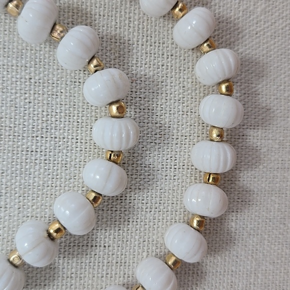 WHITE ACRYLIC BEAD NECKLACE WITH GOLD TONE SPACERS HONG KONG - Picture 2 of 5